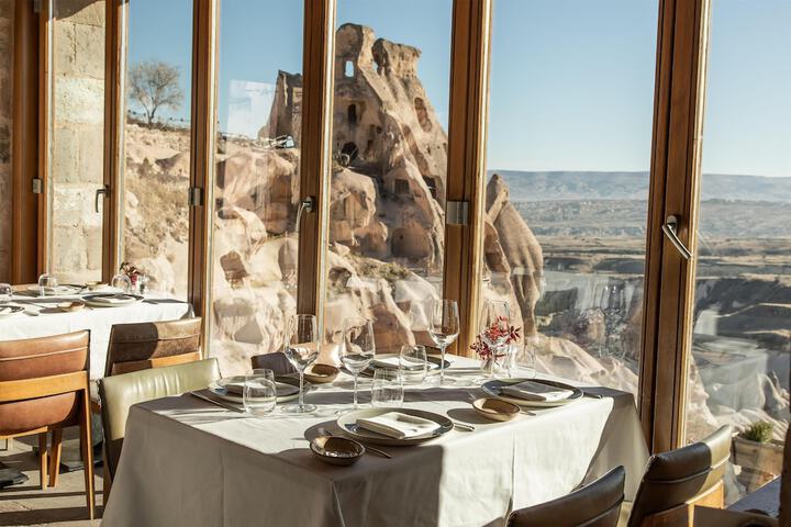 Dining 76 of 101