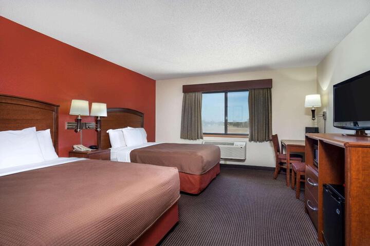 1 Queen Bed Accessible Room (11 of 12)