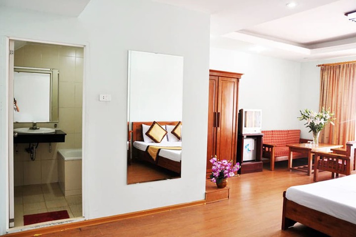 Room 8 of 34