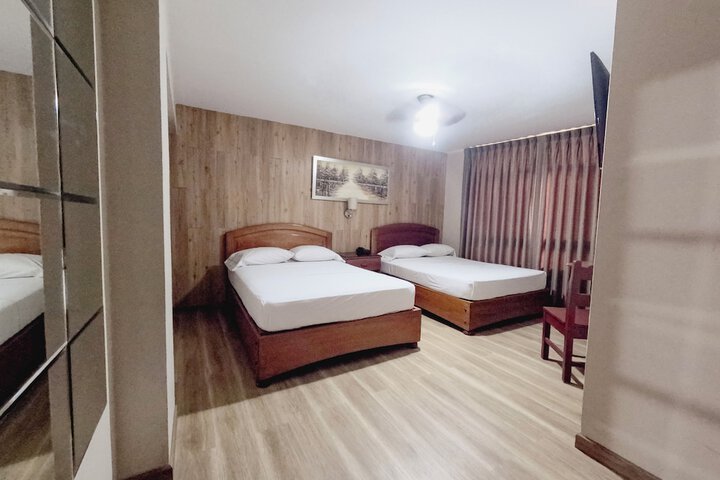 Room 10 of 32