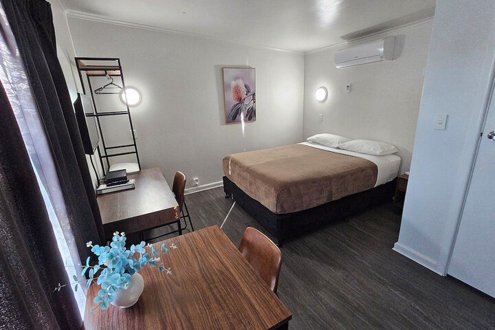 Room 3 of 16