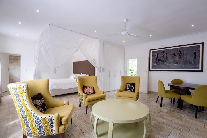 Photo of Lovely deluxe with outdoor pool and gym 2145