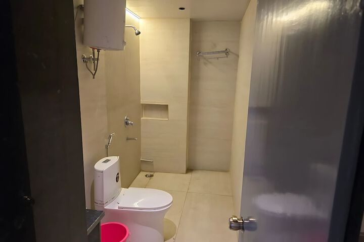 Room 7 of 18