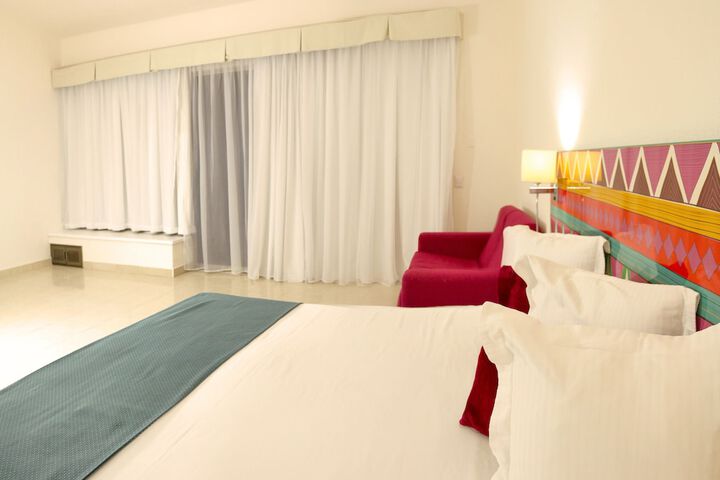 Room 16 of 136