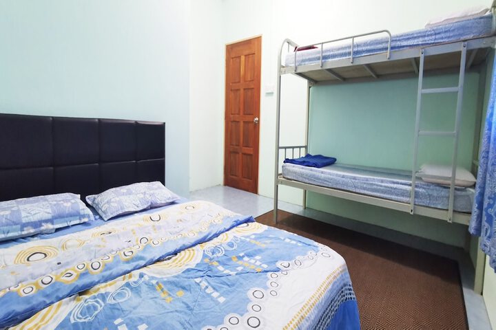 Room 5 of 16