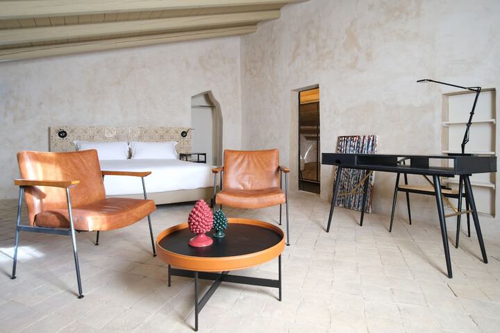Room 10 of 48