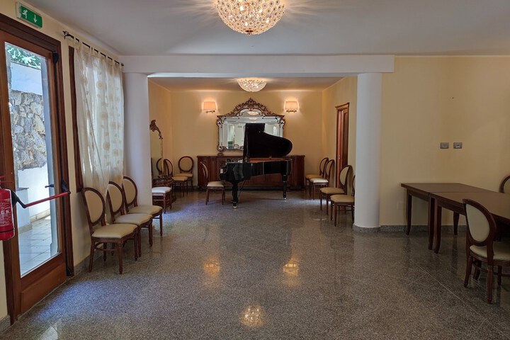 Room 19 of 35