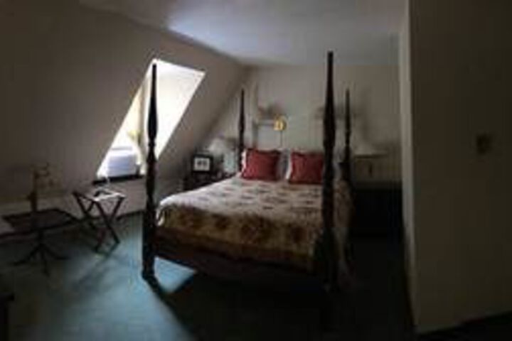Room 34 of 47