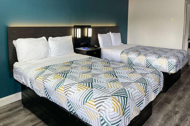 2 Double Beds (7 of 16)