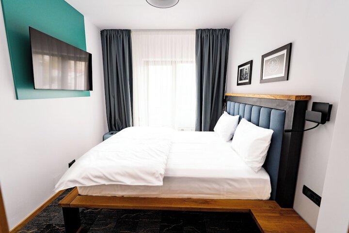 Room 27 of 77