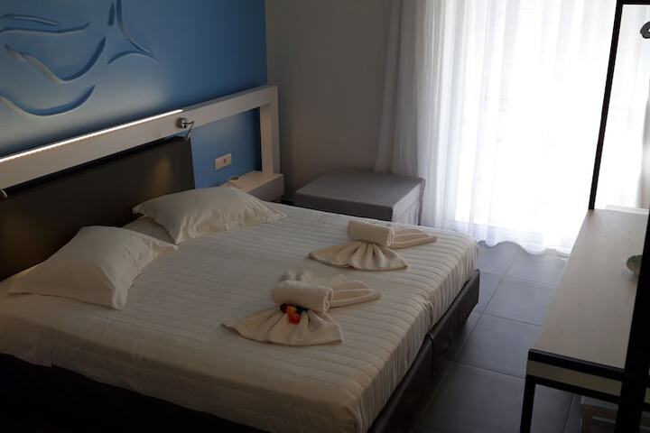 Room 82 of 172