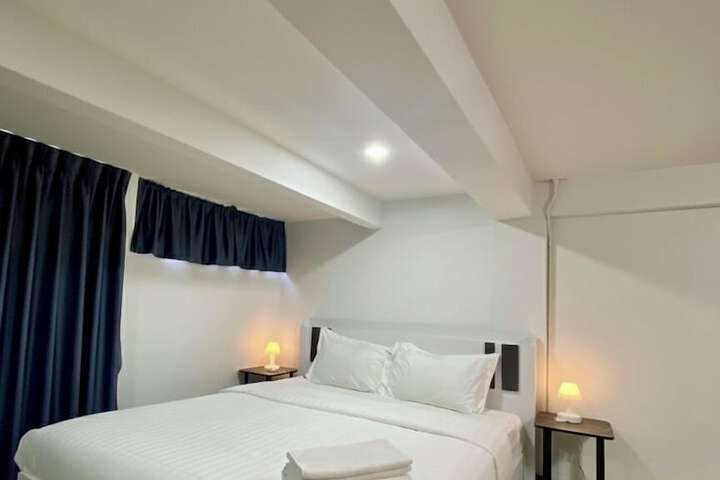 Room 16 of 60