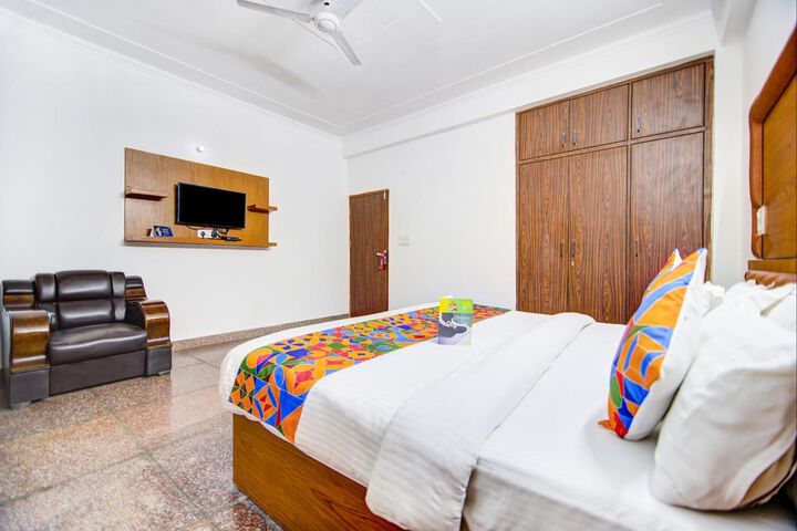 Room 5 of 6