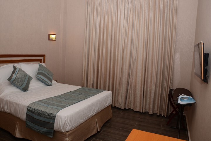 Room 5 of 34