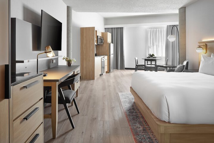 1 King Bed (1 of 21)