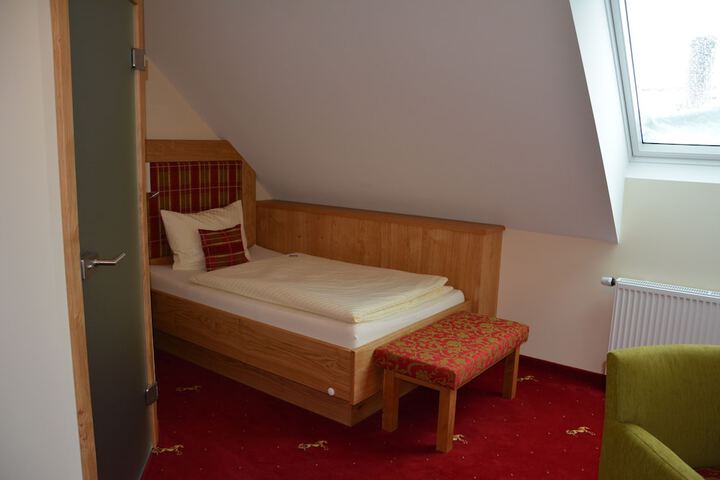Room 6 of 53