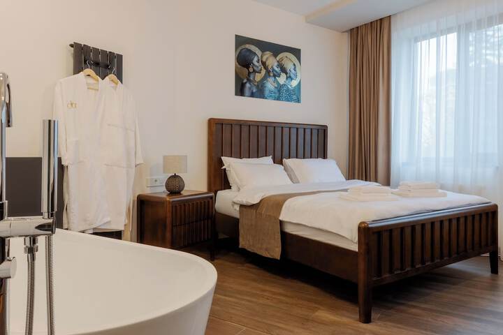 Room 4 of 36
