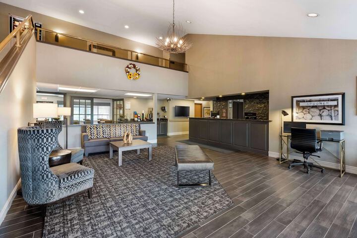 Entrance & Lobby