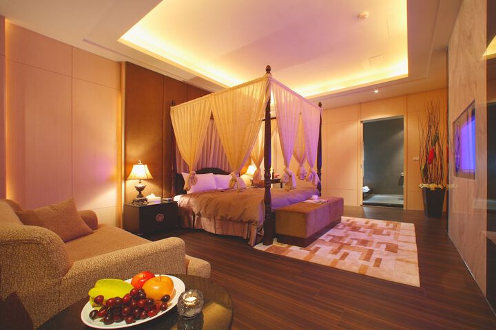 Room 10 of 21