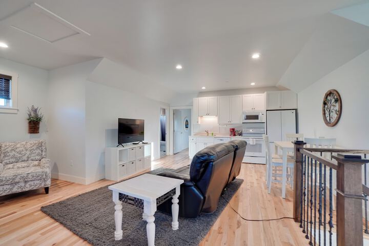 2 Mi to Town: Castle Rock Retreat w / Fireplace!