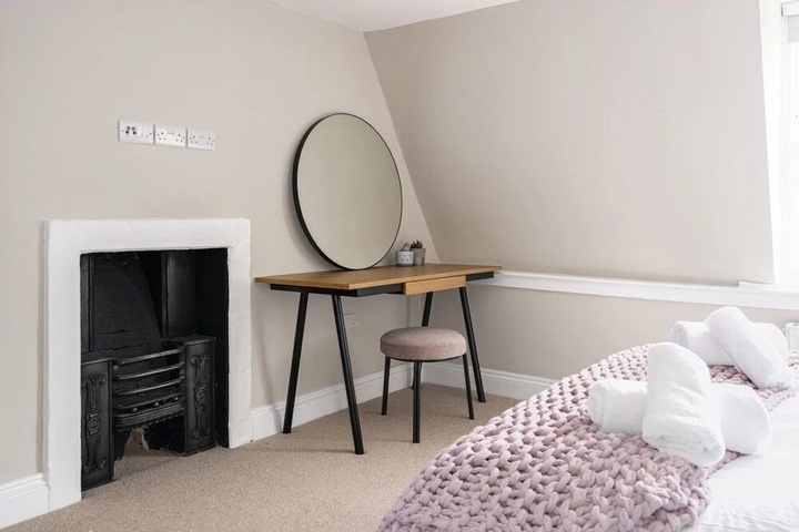 Room 4 of 11