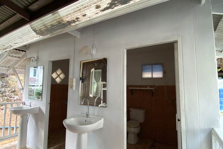 Room 33 of 181