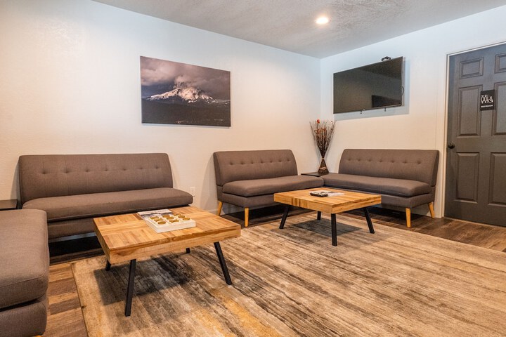 Lounge 58 of 73