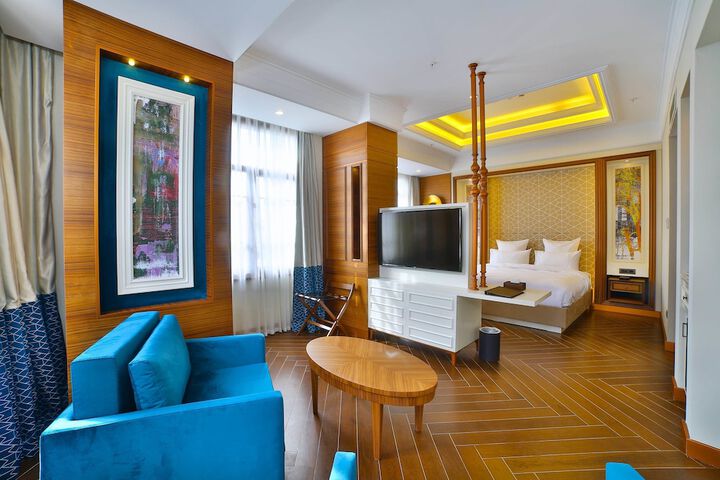 Room 3 of 105