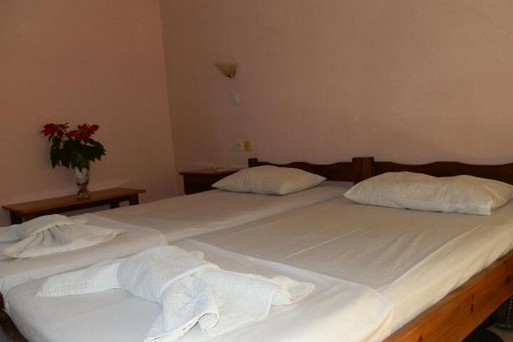 Room 5 of 8
