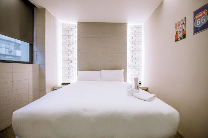 Room 10 of 28