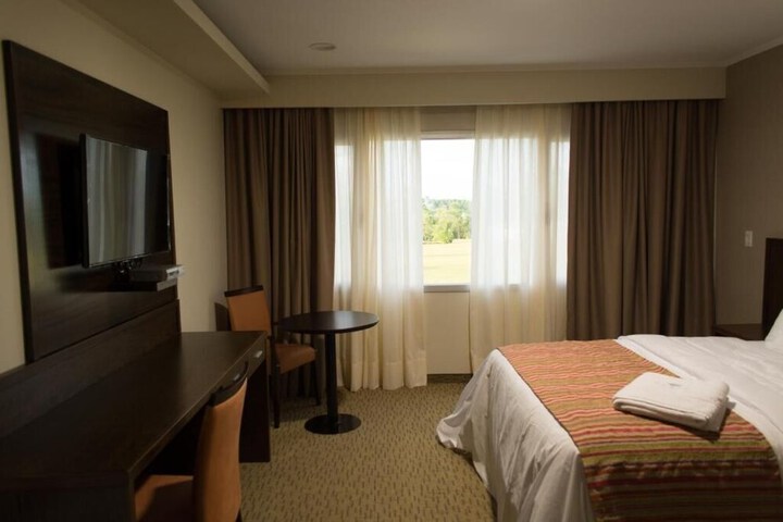 Room 6 of 32