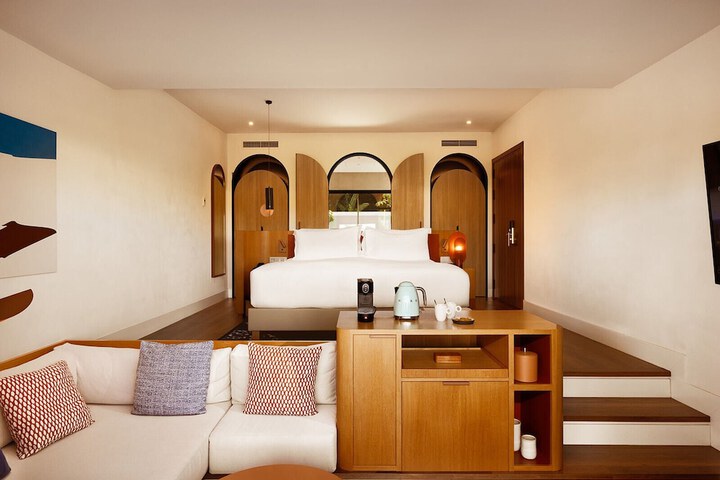 Room 51 of 229