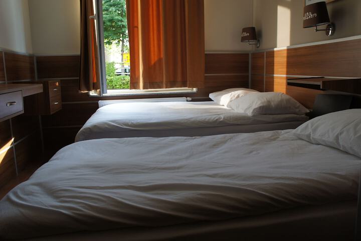 Room 8 of 25