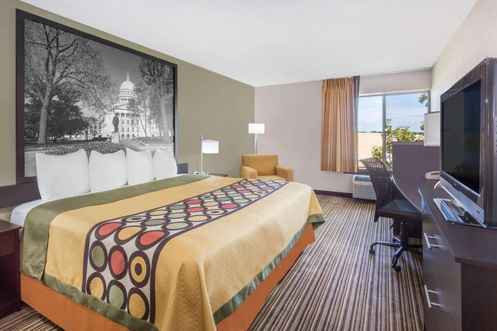 2 Queen Beds (5 of 10)