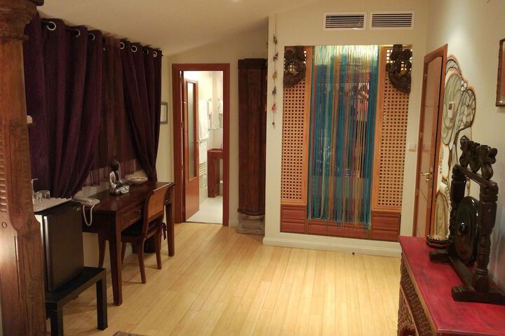 Room 5 of 17