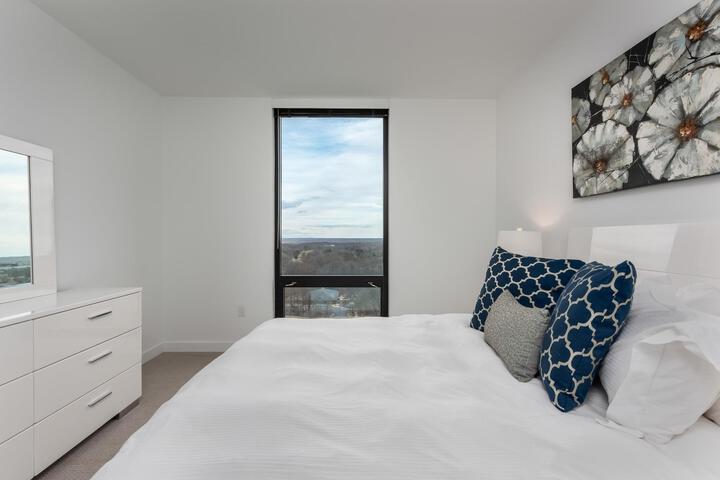 Room 5 of 208