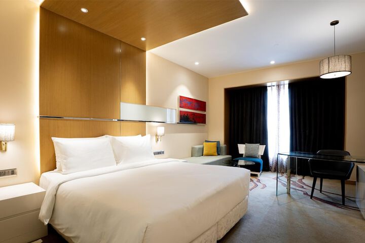 Room 14 of 100
