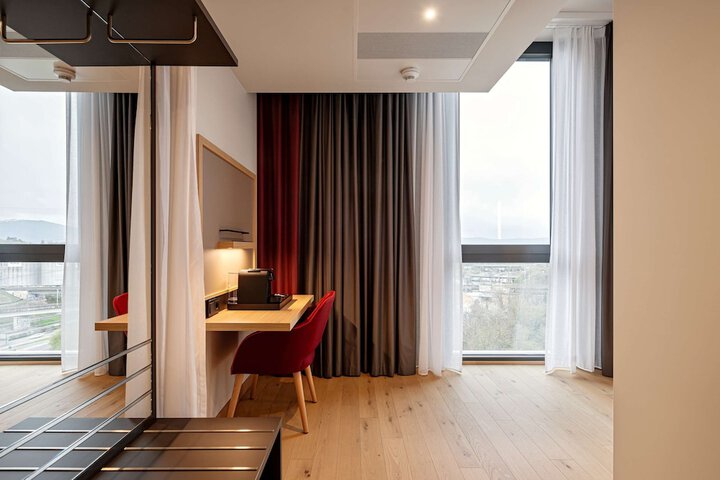 Room 35 of 100