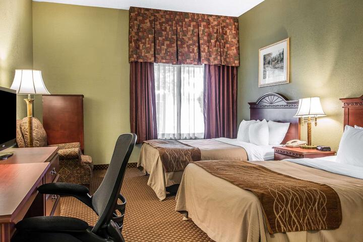 2 Queen Beds (4 of 6)