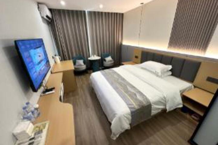 Room 17 of 18