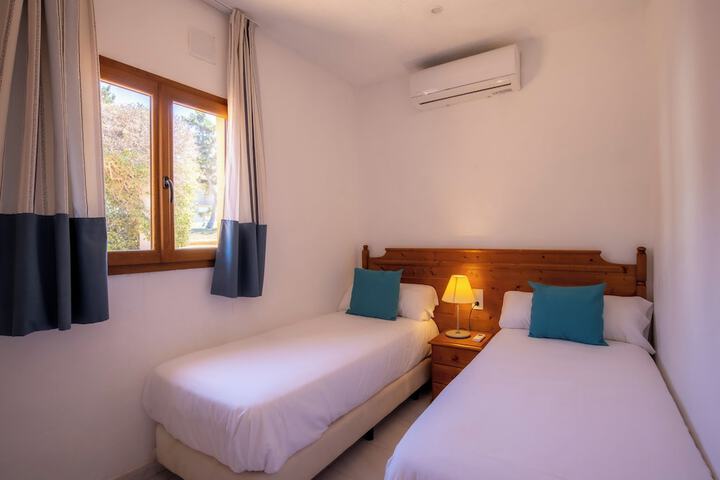 Room 34 of 132
