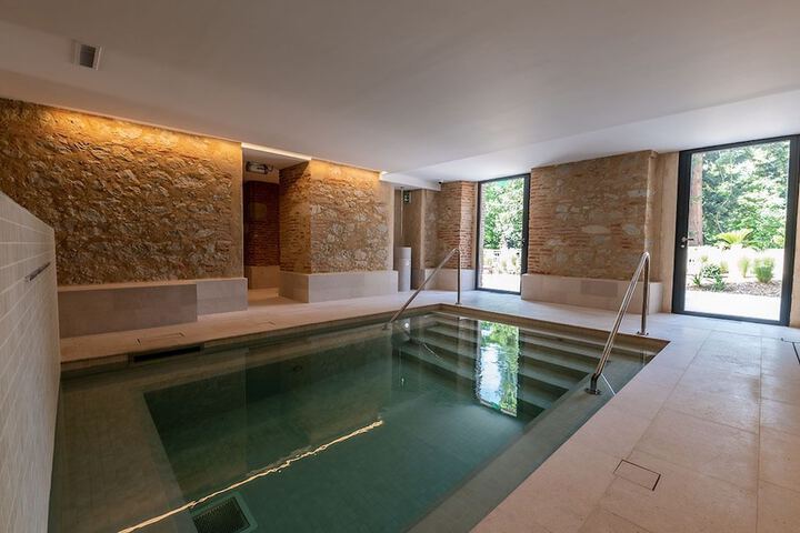 Pool 44 of 94