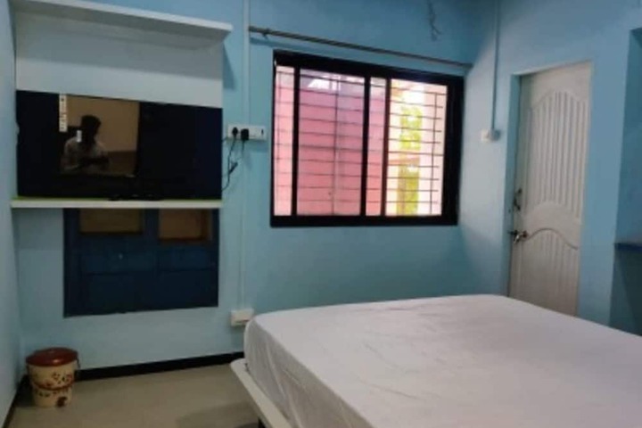 Room 12 of 23