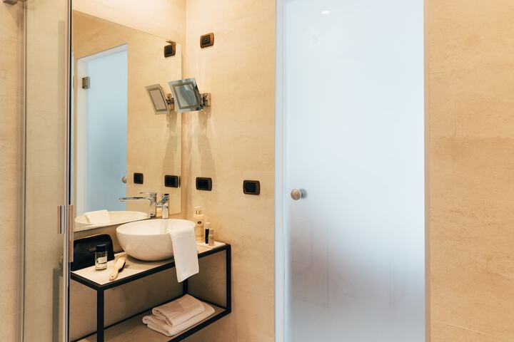 Room 42 of 114