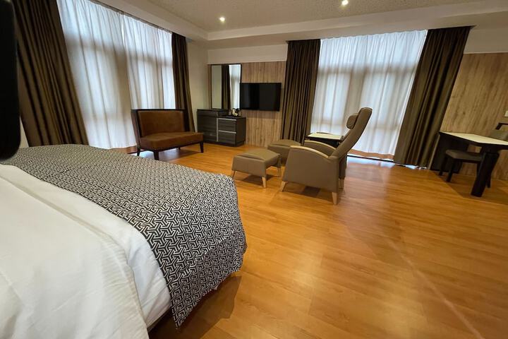 Room 7 of 35
