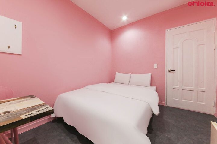 Room 3 of 32