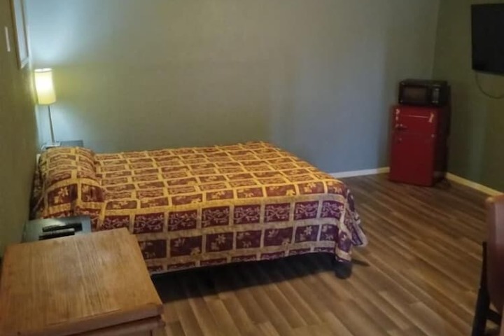 Room 8 of 19