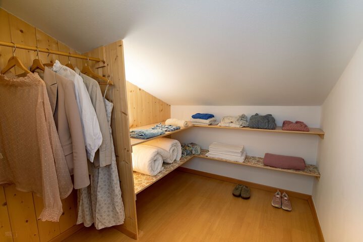 Room 27 of 78