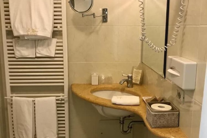 Room 30 of 53