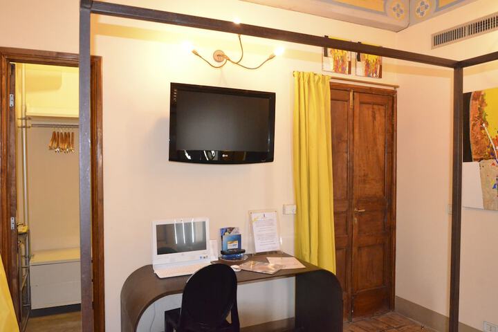 Room 4 of 22